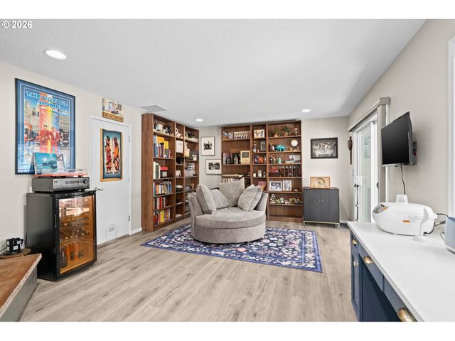 18385 Sw DIVISION St, Beaverton, OR 97078