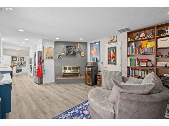 18385 Sw DIVISION St, Beaverton, OR 97078