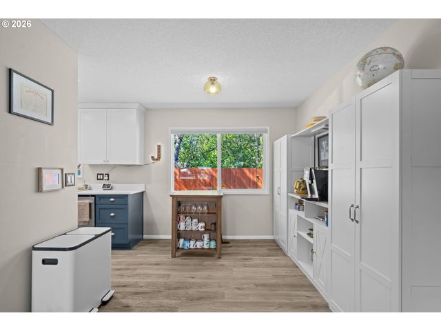 18385 Sw DIVISION St, Beaverton, OR 97078
