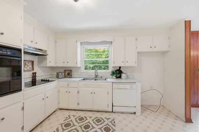 304 Cedarview Dr, Dickson, TN 37055