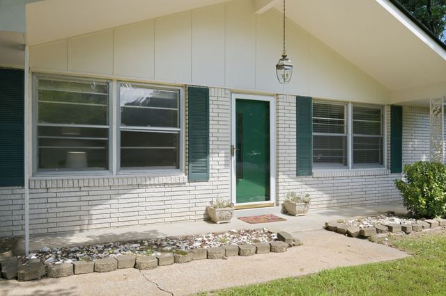 304 Cedarview Dr, Dickson, TN 37055