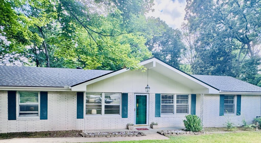 304 Cedarview Dr, Dickson, TN 37055