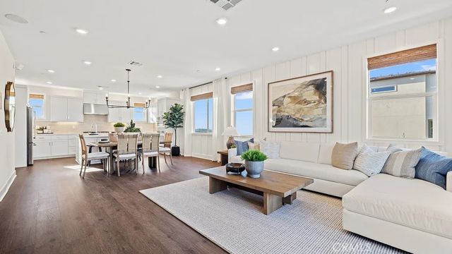 920 Chinon, Irvine, CA 92618