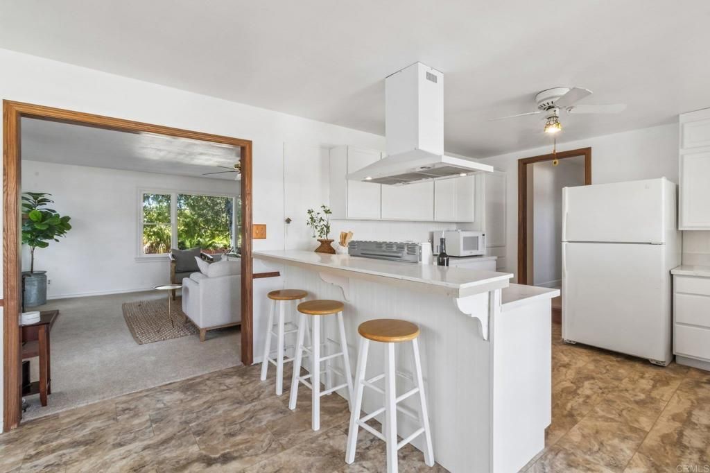 Image 15 of property listing at 916 Sunset Dr, Vista, CA 92081