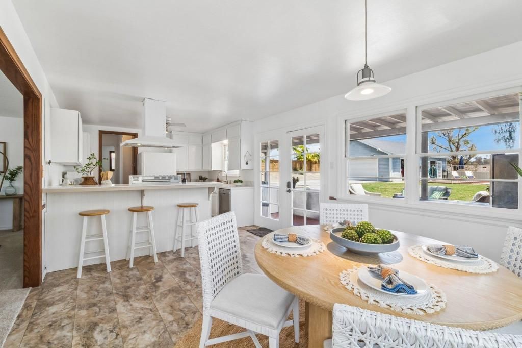 Image 16 of property listing at 916 Sunset Dr, Vista, CA 92081
