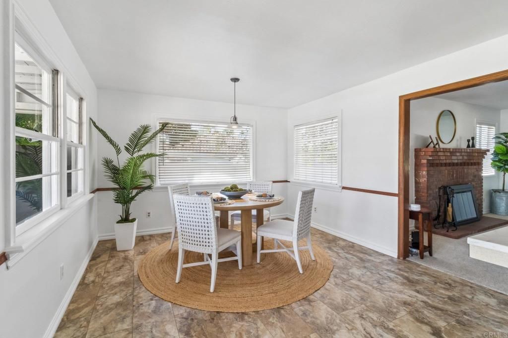 Image 17 of property listing at 916 Sunset Dr, Vista, CA 92081