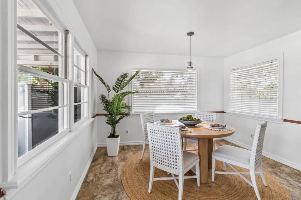 Image 18 of property listing at 916 Sunset Dr, Vista, CA 92081