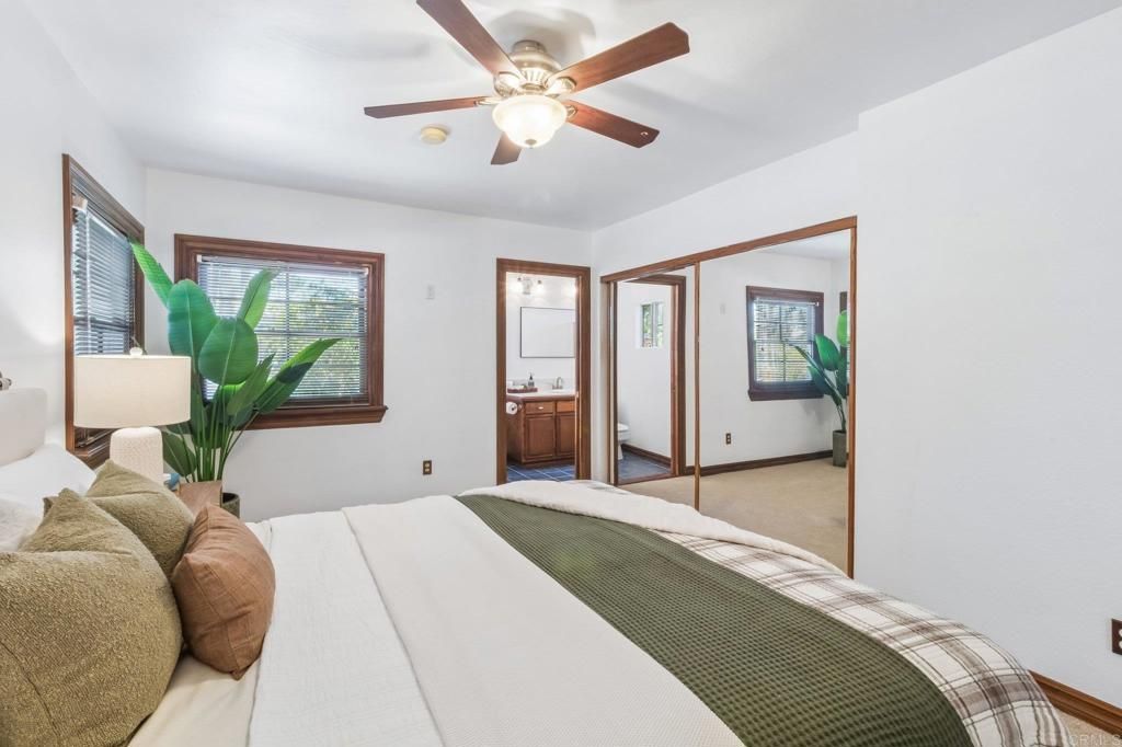 Image 22 of property listing at 916 Sunset Dr, Vista, CA 92081