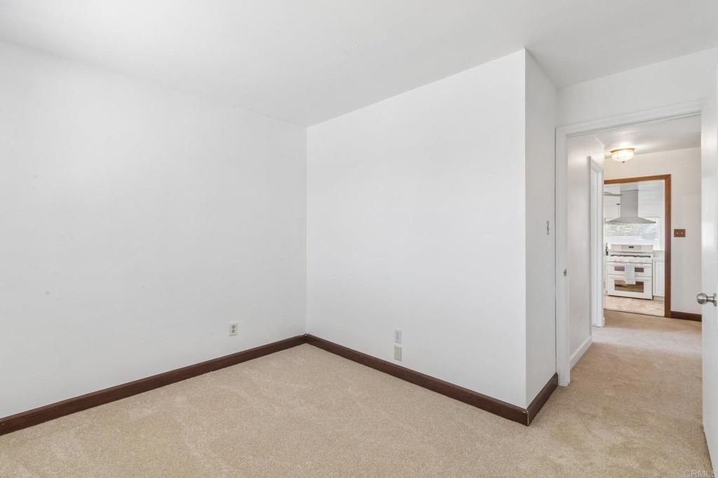 Image 26 of property listing at 916 Sunset Dr, Vista, CA 92081