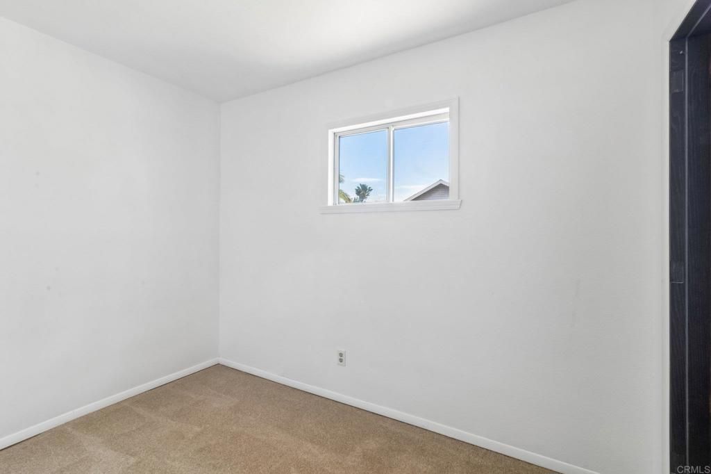 Image 28 of property listing at 916 Sunset Dr, Vista, CA 92081