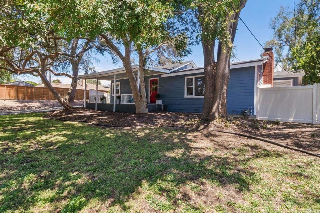 Image 3 of property listing at 916 Sunset Dr, Vista, CA 92081
