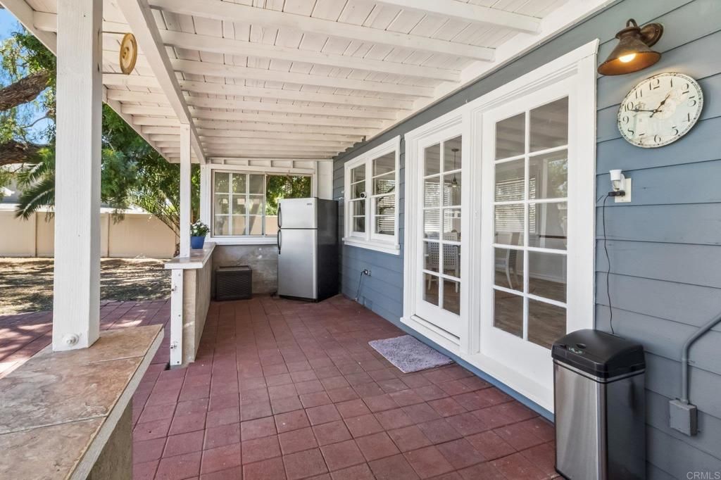 Image 32 of property listing at 916 Sunset Dr, Vista, CA 92081
