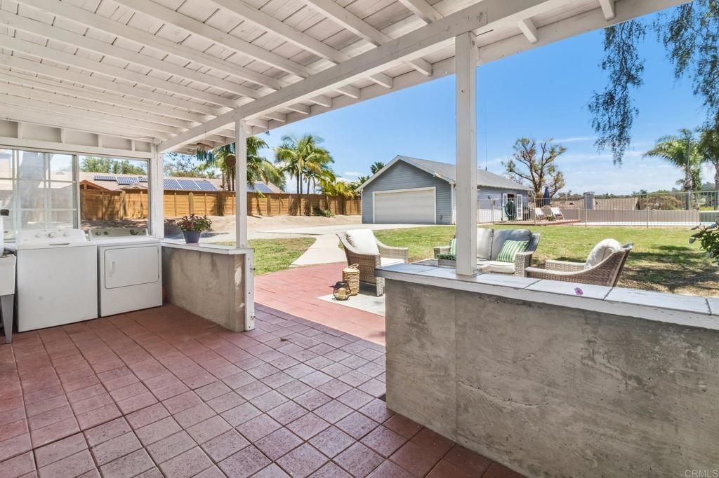 Image 33 of property listing at 916 Sunset Dr, Vista, CA 92081
