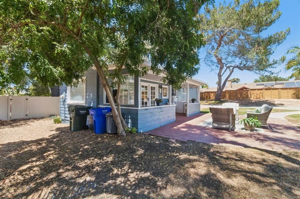 Image 36 of property listing at 916 Sunset Dr, Vista, CA 92081