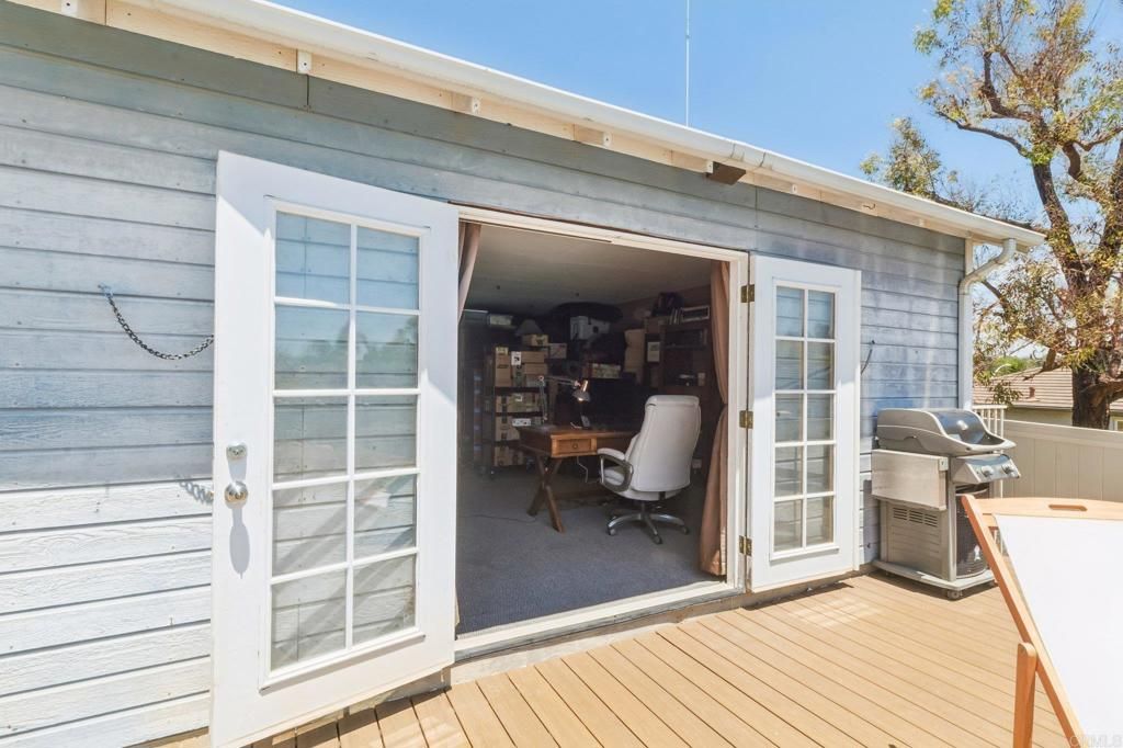 Image 38 of property listing at 916 Sunset Dr, Vista, CA 92081