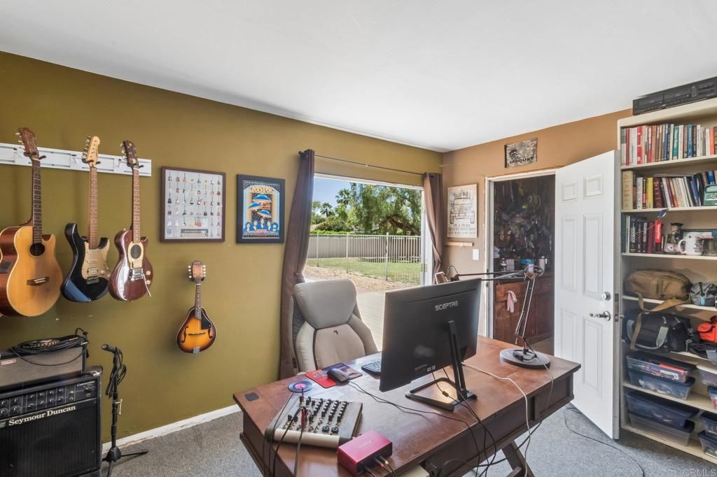 Image 39 of property listing at 916 Sunset Dr, Vista, CA 92081