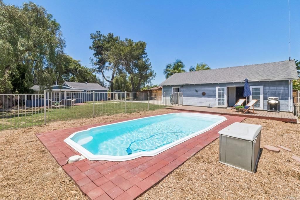 Image 41 of property listing at 916 Sunset Dr, Vista, CA 92081