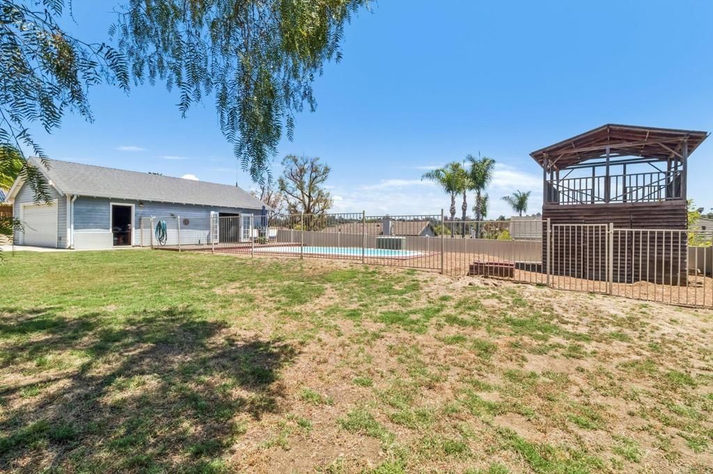 Image 43 of property listing at 916 Sunset Dr, Vista, CA 92081