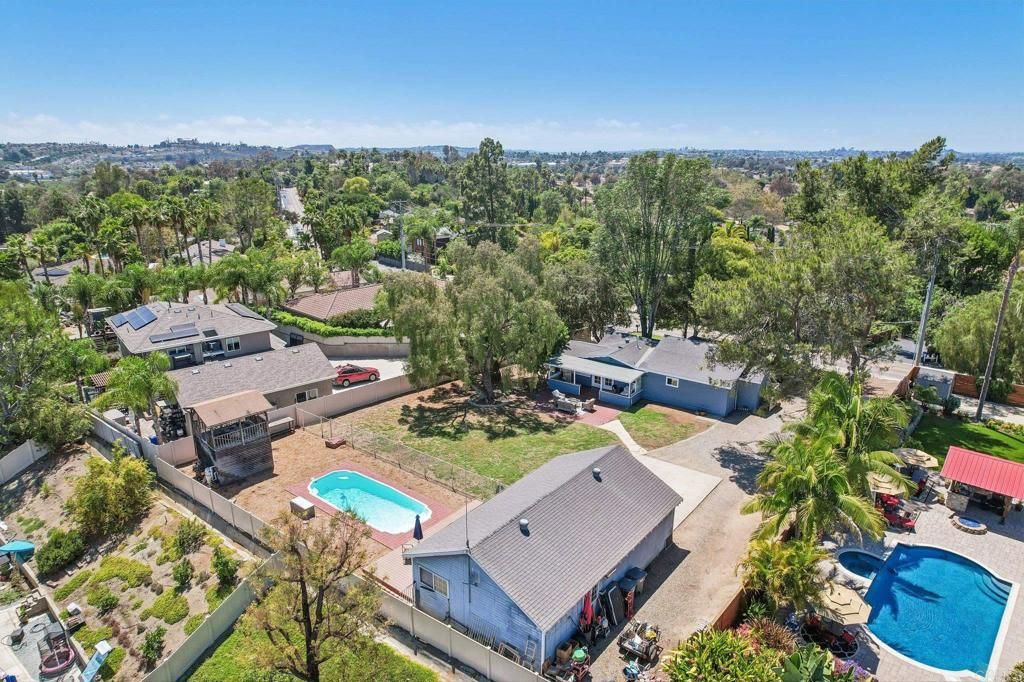 Image 48 of property listing at 916 Sunset Dr, Vista, CA 92081
