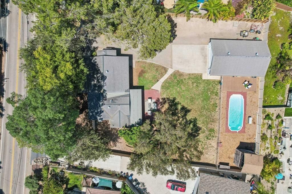 Image 49 of property listing at 916 Sunset Dr, Vista, CA 92081