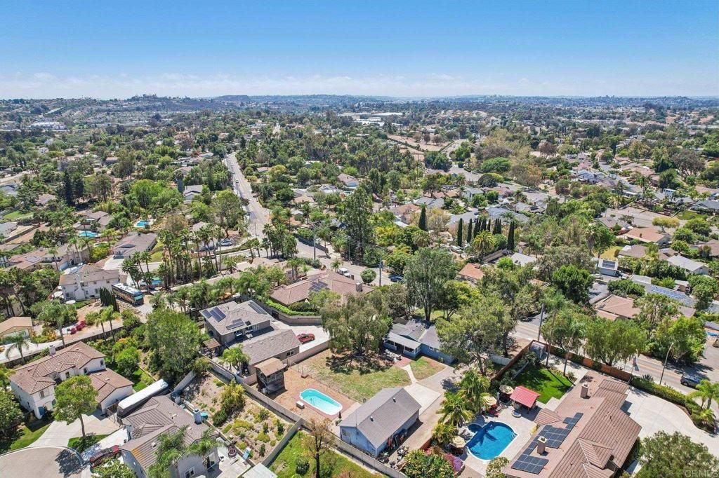 Image 52 of property listing at 916 Sunset Dr, Vista, CA 92081