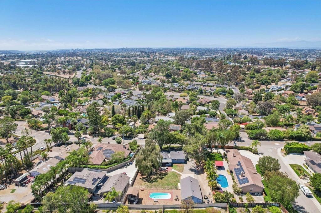 Image 53 of property listing at 916 Sunset Dr, Vista, CA 92081