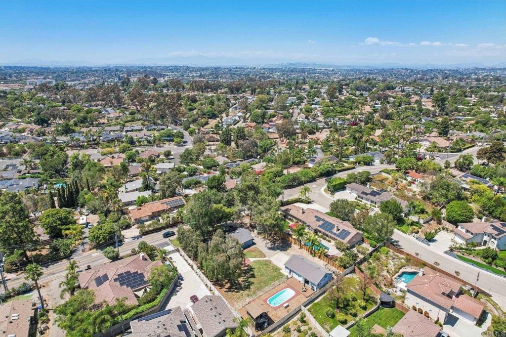 Image 54 of property listing at 916 Sunset Dr, Vista, CA 92081