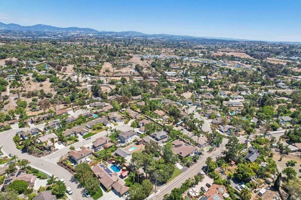 Image 55 of property listing at 916 Sunset Dr, Vista, CA 92081