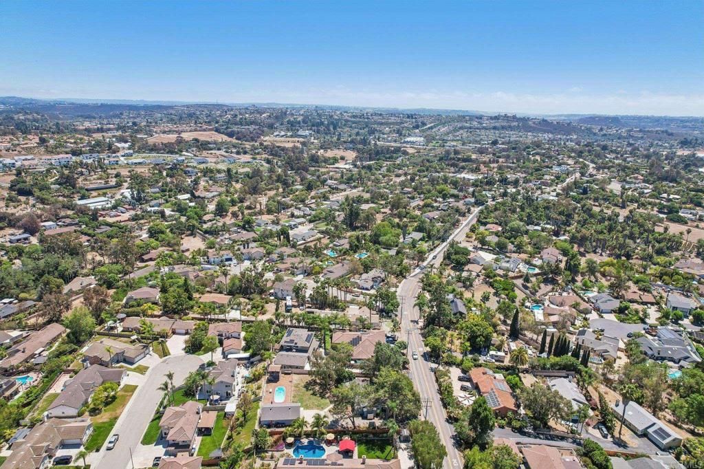 Image 56 of property listing at 916 Sunset Dr, Vista, CA 92081