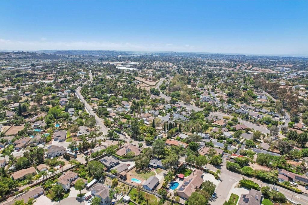 Image 57 of property listing at 916 Sunset Dr, Vista, CA 92081