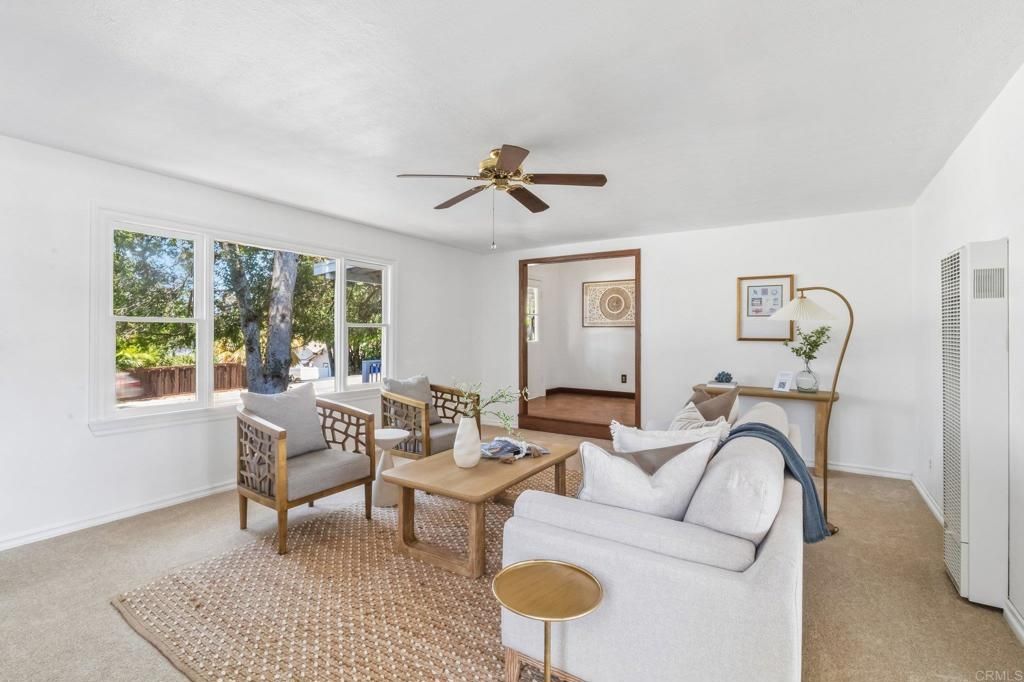 Image 7 of property listing at 916 Sunset Dr, Vista, CA 92081