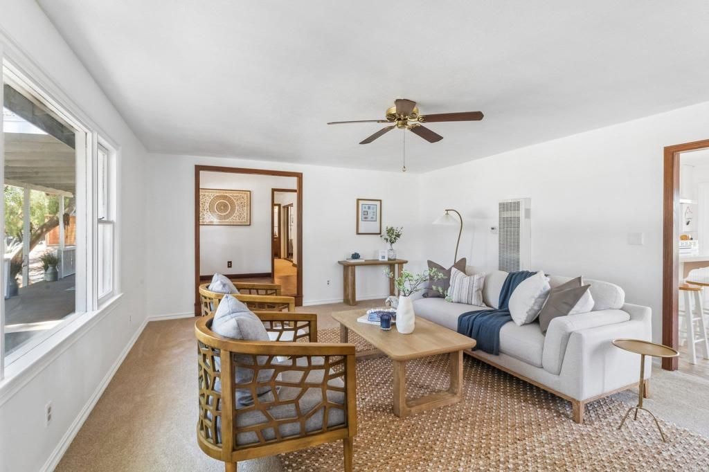 Image 8 of property listing at 916 Sunset Dr, Vista, CA 92081