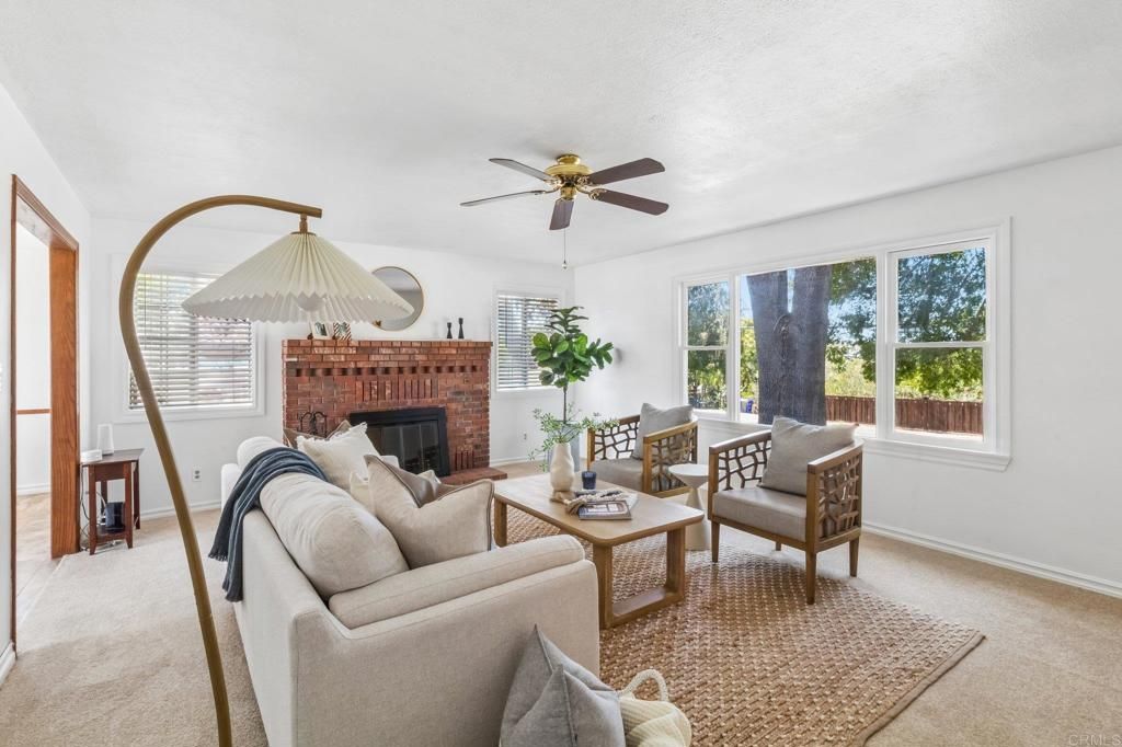 Image 9 of property listing at 916 Sunset Dr, Vista, CA 92081