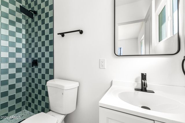 3321 E BELLEVIEW Street, Phoenix, AZ 85008