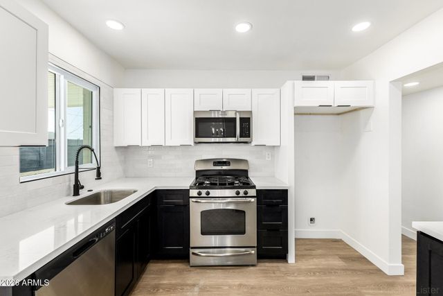 3321 E BELLEVIEW Street, Phoenix, AZ 85008