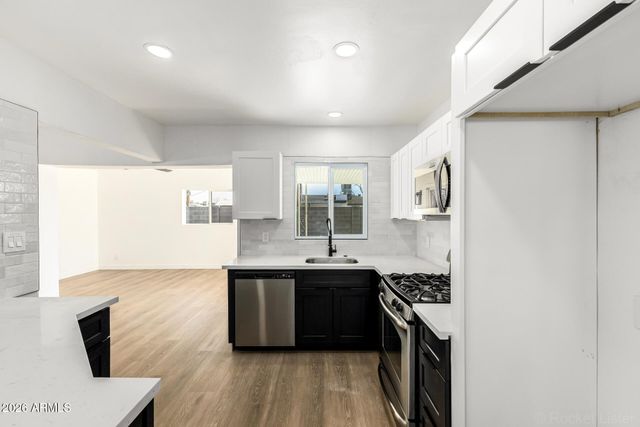 3321 E BELLEVIEW Street, Phoenix, AZ 85008