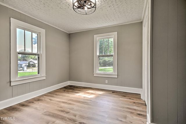 916 Pine Grove Avenue, Johnson City, TN 37601