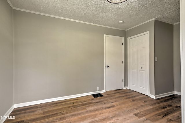 916 Pine Grove Avenue, Johnson City, TN 37601