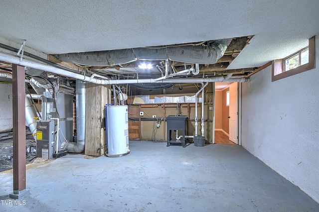 916 Pine Grove Avenue, Johnson City, TN 37601