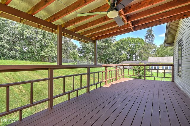 916 Pine Grove Avenue, Johnson City, TN 37601