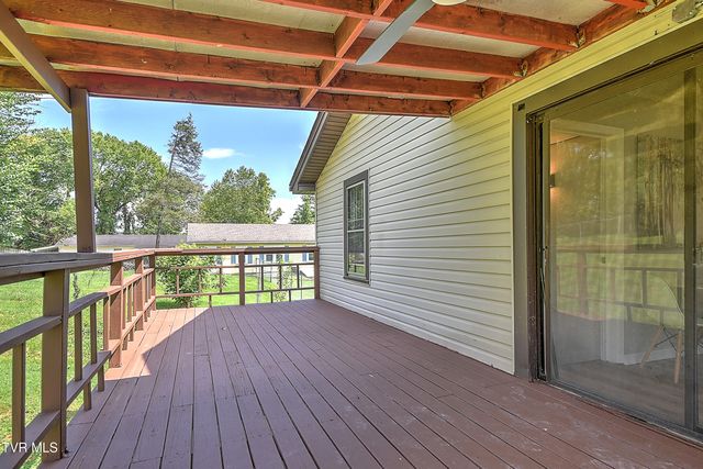916 Pine Grove Avenue, Johnson City, TN 37601