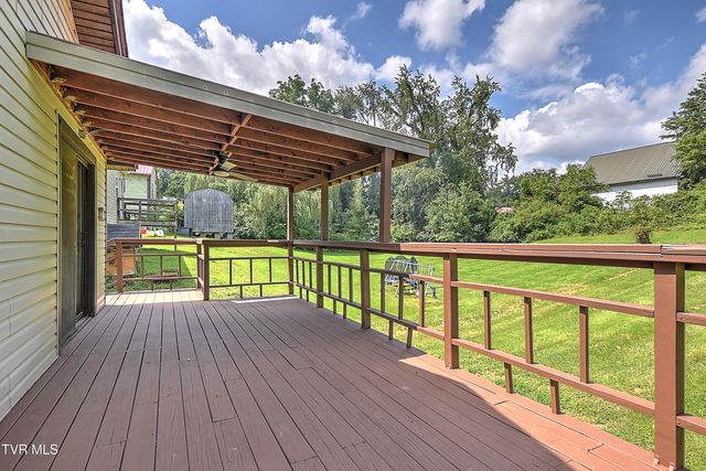 916 Pine Grove Avenue, Johnson City, TN 37601