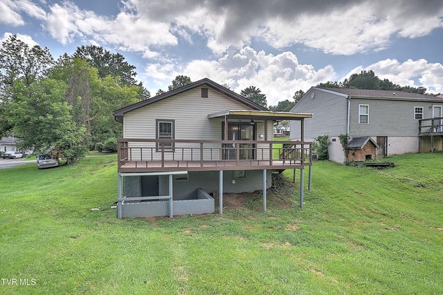 916 Pine Grove Avenue, Johnson City, TN 37601
