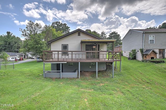 916 Pine Grove Avenue, Johnson City, TN 37601