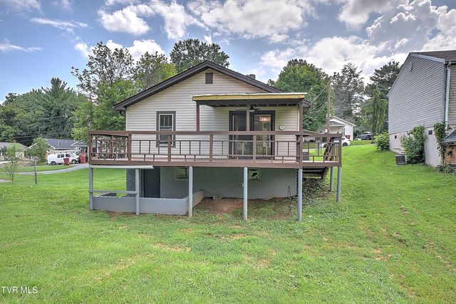 916 Pine Grove Avenue, Johnson City, TN 37601