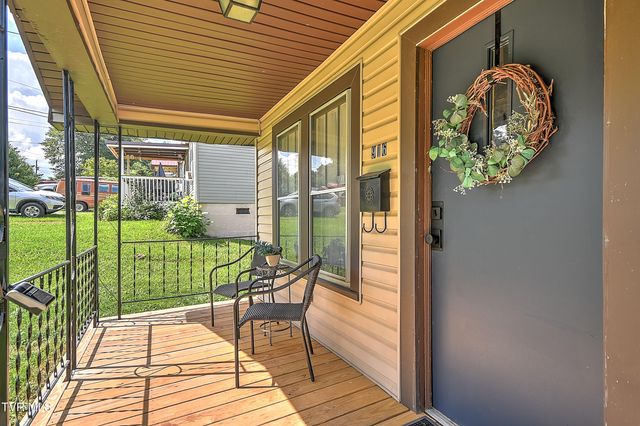 916 Pine Grove Avenue, Johnson City, TN 37601