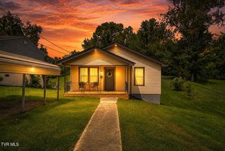 916 Pine Grove Avenue, Johnson City, TN 37601