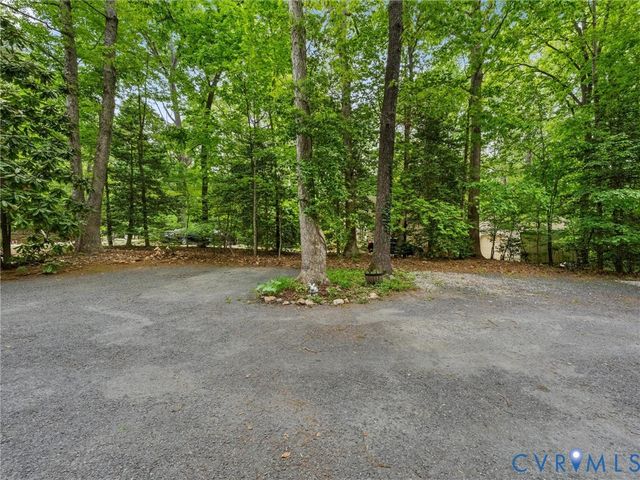 2741 Ridgeview Rd, Powhatan, VA 23139