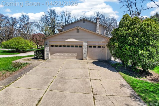 2795 Homewood Drive, Troy, MI 48098