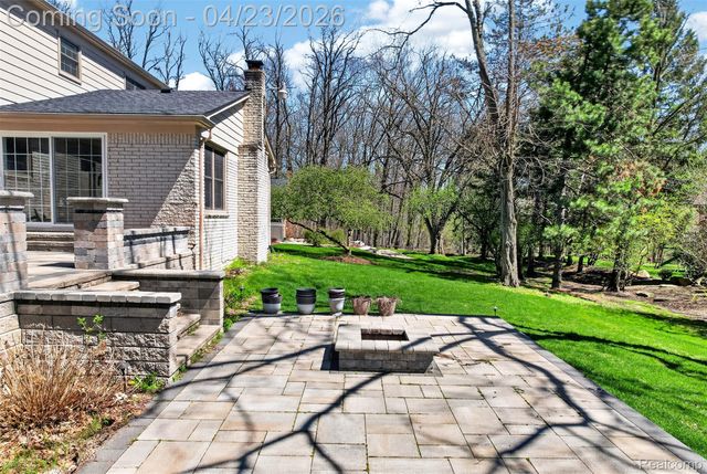 2795 Homewood Drive, Troy, MI 48098